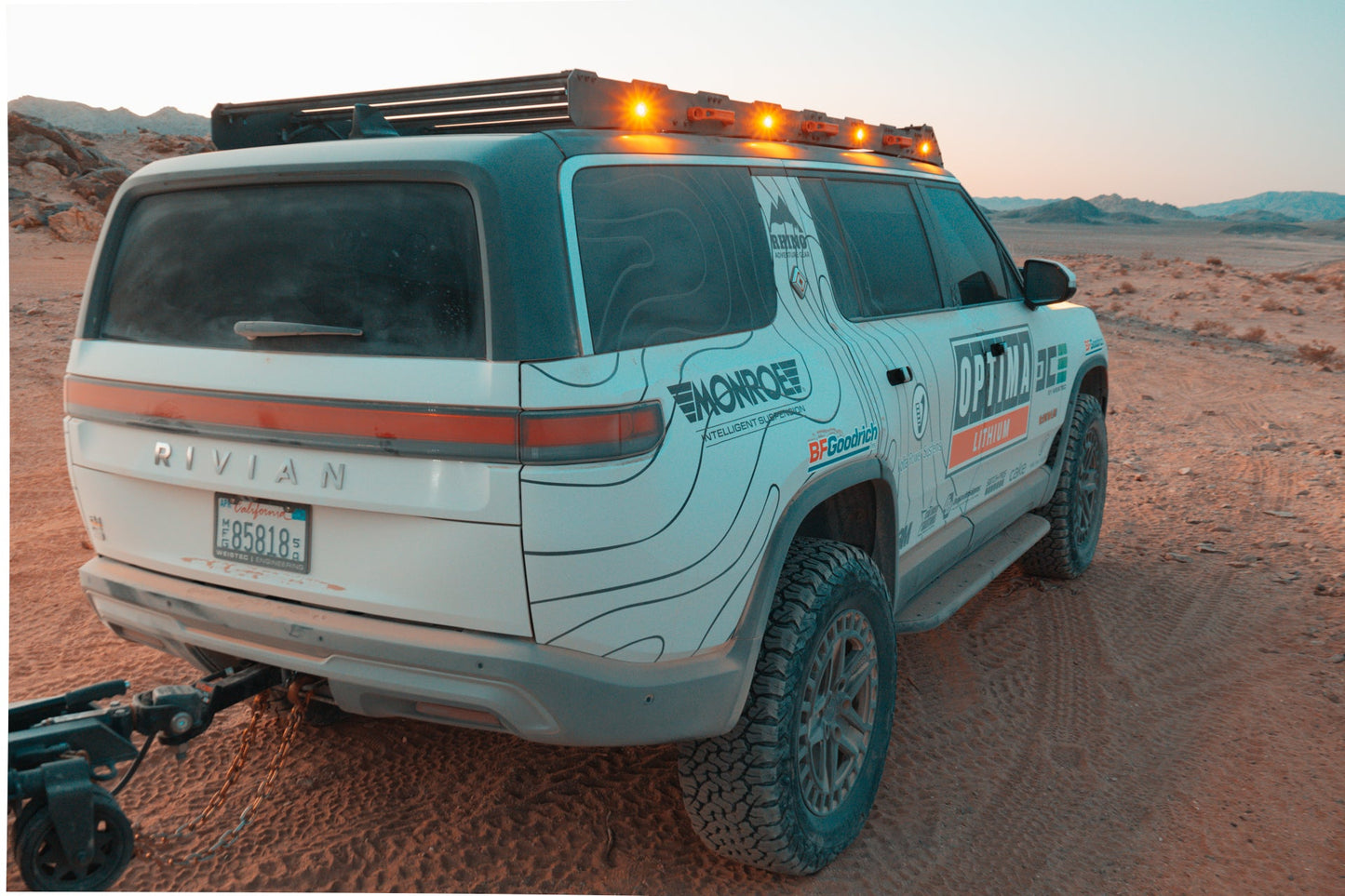 Rivian R1S Roof Rack System With Light Bar Cut Out for Baja Designs Onyx 6 40" Light Bar